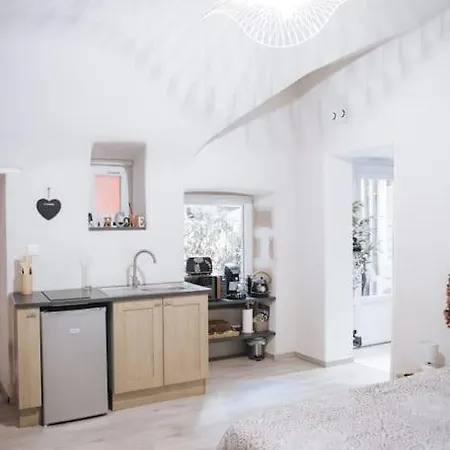 דירה 2 Pieces Jacuzzi